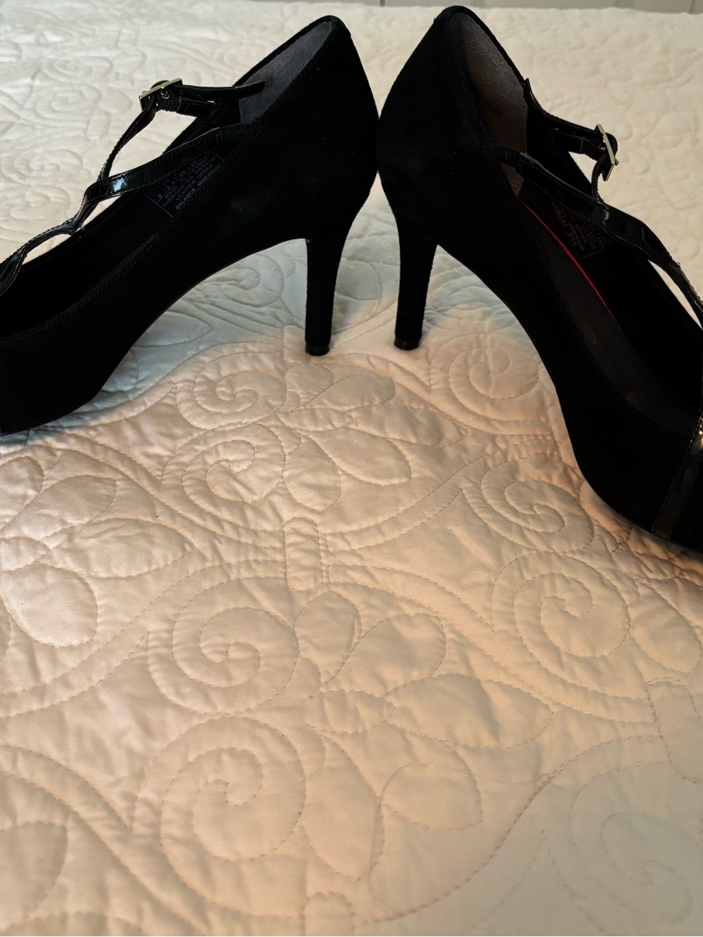 Rockport Total Motion Black Suede T-Strap Dress Heels - Style #V81927 Like-New